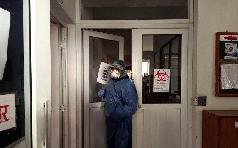 कोरोना रोकथाममा खटिने स्वास्थ्यकर्मी र सुरक्षाकर्मीको २५ लाखको बीमा