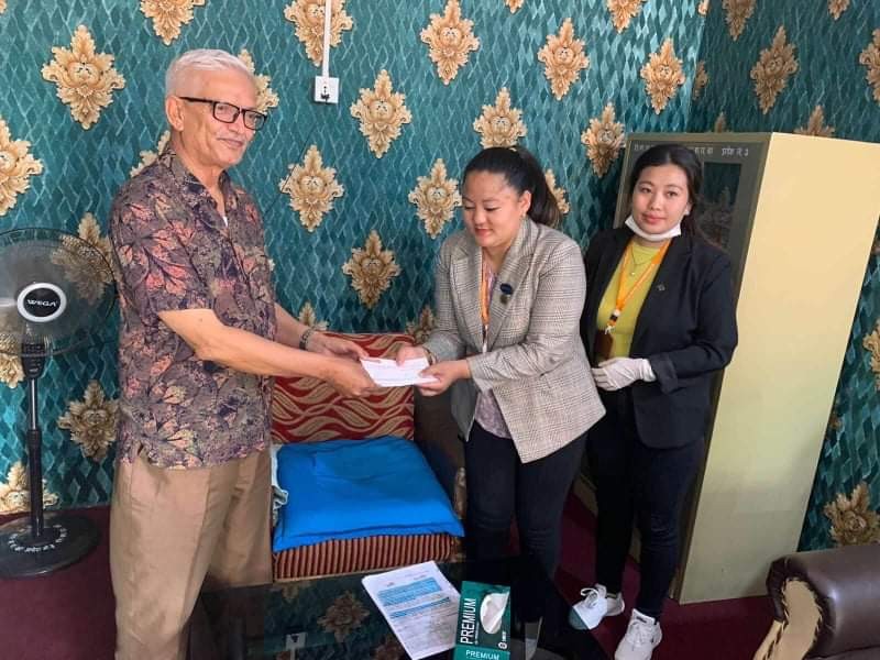 कोरोना रोकथाम तथा नियन्त्रण कोषमा भाटभटेनीद्धारा २५ लाख रुपैयाँ सहयोग