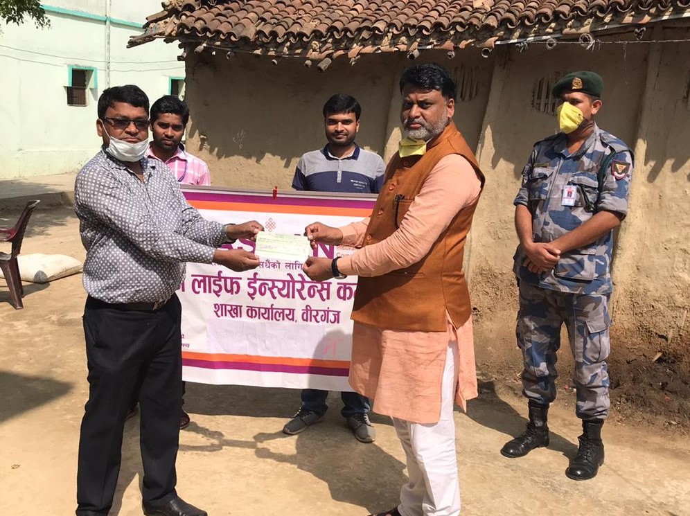 एशियन लाईफद्वारा प्रदेश २ सरकारलाई पाँच लाखको चेक हस्तान्तरण