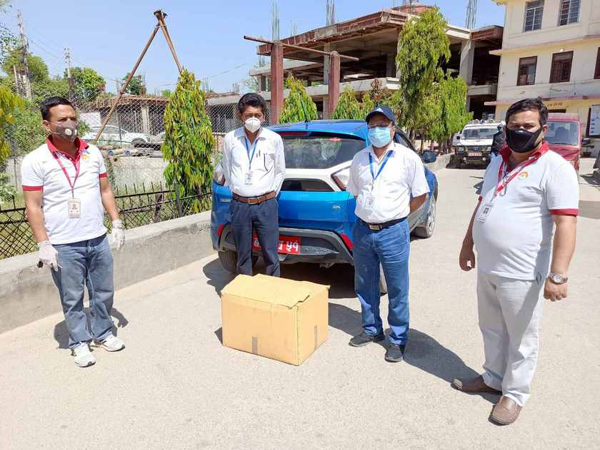 सनराइज बैंकको सुदूर पश्चिम प्रादेशिक कार्यालयमार्फत पीपीई हस्तान्तरण