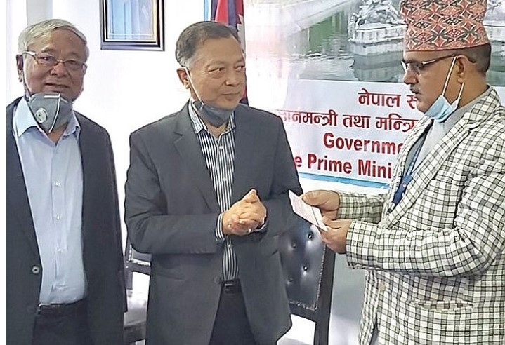 प्राइम कमर्शीयल बैंकद्धारा कोरोना कोषमा १ करोड ७५ लाख रुपैयाँ सहयोग