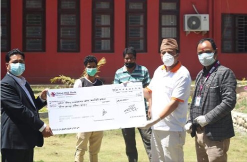 एशियन लाइफद्धारा ५ लाखको चेक कर्णाली प्रदेश सरकारलाई हस्तान्तरण 