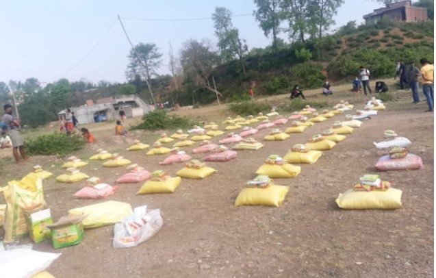 घोराहि चेम्बरद्धारा दाङमा राहत सामाग्री वितरण