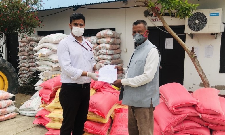 हिमालयन बैंकद्धारा राहत सामाग्री वितरण