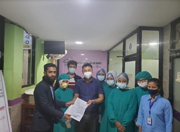 अजोड इन्स्योरेन्सद्धारा शुभ लक्ष्मी फर्मा तथा नेश्नल प्याथ ल्याबका कर्मचारीहरुको कोरोना बीमा