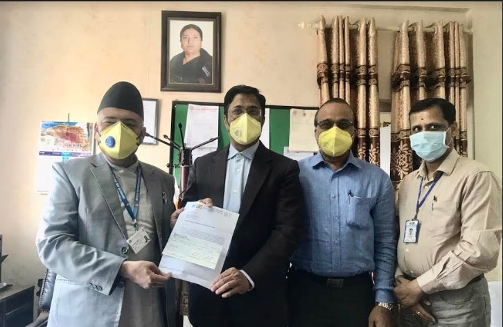 एलआईसी नेपालद्वारा कोरोना उपचार कोषमा ५१ लाख सहयोग