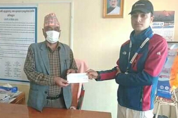 कञ्चन डेभलभमेन्ट बैंकद्धारा दशरथचन्द नगरपालिकालाई आर्थिक सहयोग