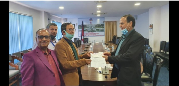 सन नेपाल लाइफका कर्मचारीद्वारा कोरोना कोषमा योगदान