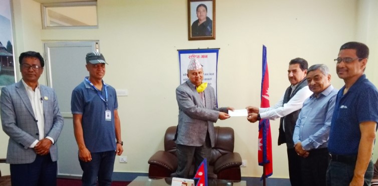 तिनाउ मिसन डेभलपमेन्ट बैंकद्धारा कोरोना कोष र राहत वितरणमा सहयोग