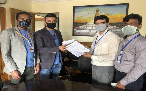 अजोड इन्स्योरेन्सद्धारा भाटभटेनी र महुली लघुवित्तका कर्मचारीहरुको कोरोना बीमा