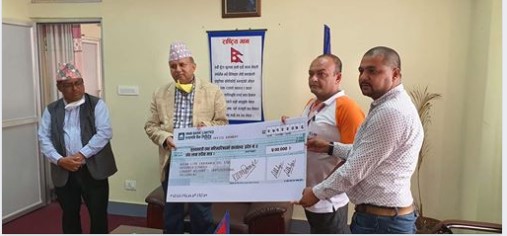 एशियन लाइफद्धारा प्रदेश ५ लाई पाँच लाख रुपैयाँ हस्तान्तरण