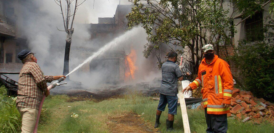 बीरगन्जस्थित मनकामना पाइप उद्योगमा आगोलागी, लाखौंको क्षति