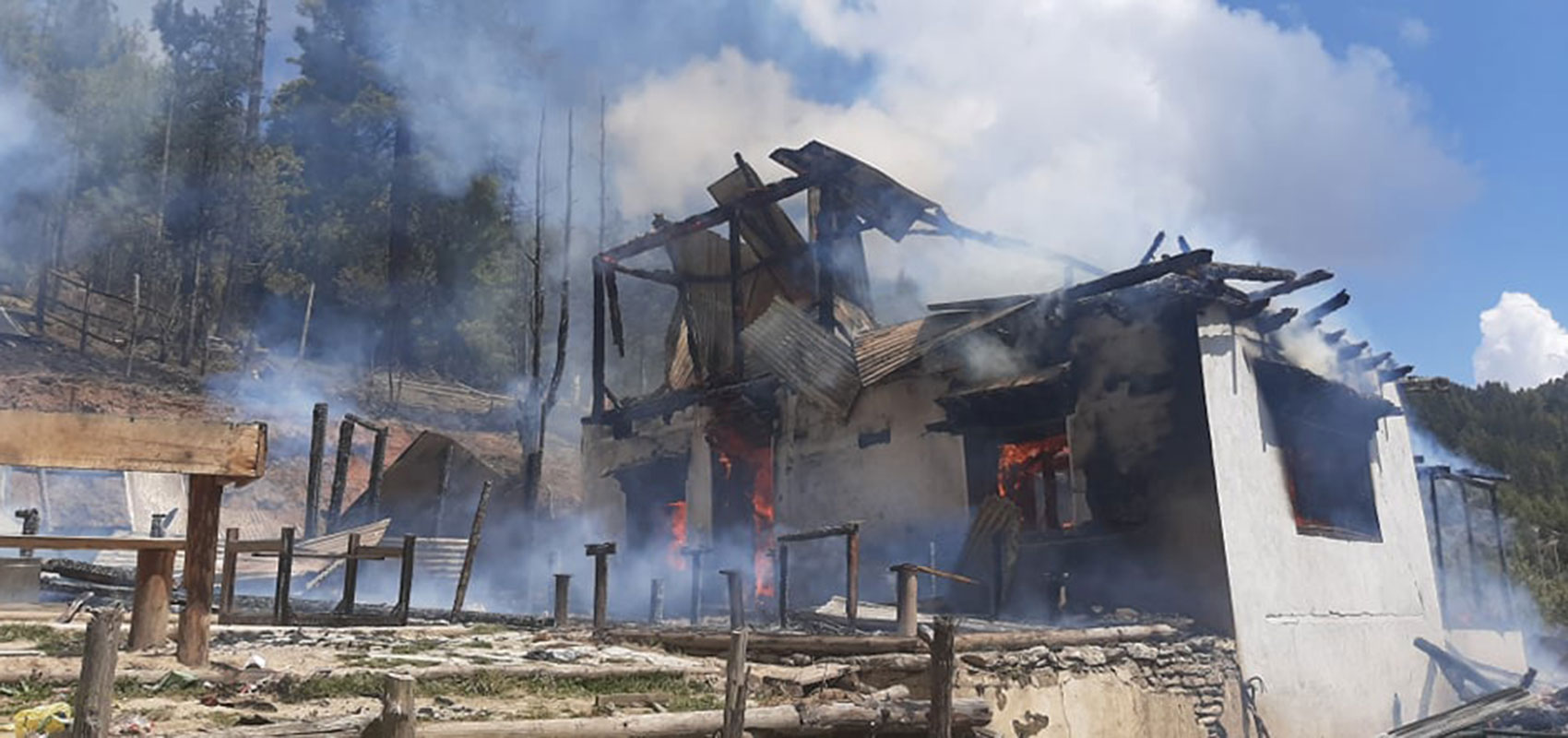 मुगुस्थित रारा तालमा रहेको होटलमा आगोलागी