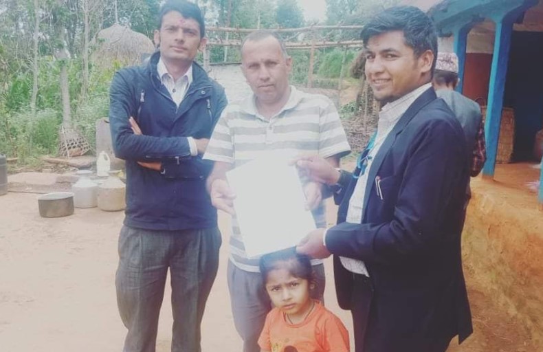 जन्मेको ११ औं दिनमा हजुरबुवाले दिए बीमा पोलिसी उपहार