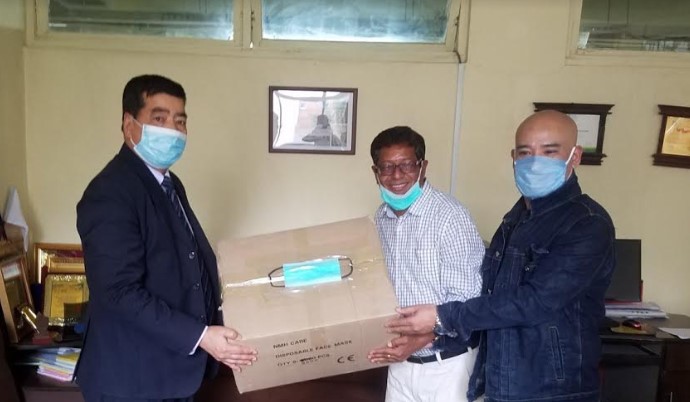 पञ्चकन्या स्टिलद्वारा तीन अस्पताललाई स्वास्थ सामाग्री हस्तान्तरण