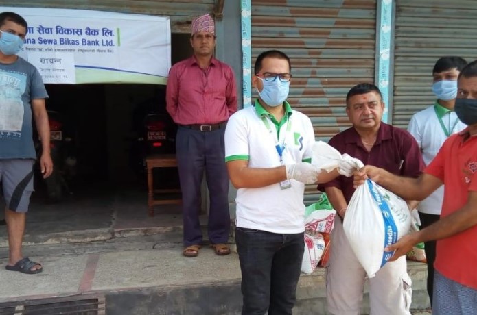 कामना सेवा बिकास बैंकद्धारा खाद्यान्न साम्रागी वितरण