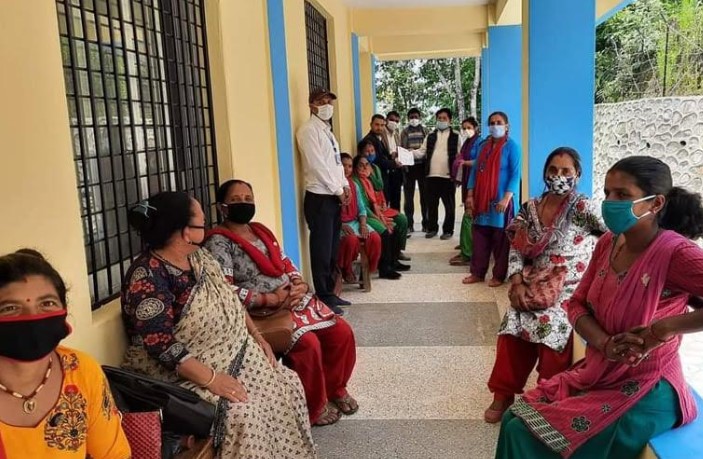 गुल्मीको जैसीथोक स्वास्थ्य चौकीले गरायो स्वयंसेविका र स्वास्थ्यकर्मीको कोरोना बीमा