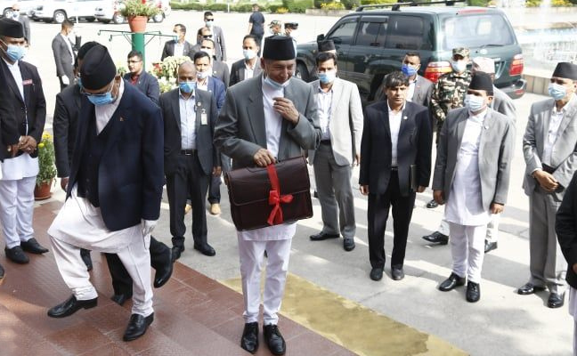 बिग मर्जर बजेटमै समेटियो, बैंक तथा वित्तीय संस्थाहरुलाई मर्जरमा प्रोत्साहन गरिने