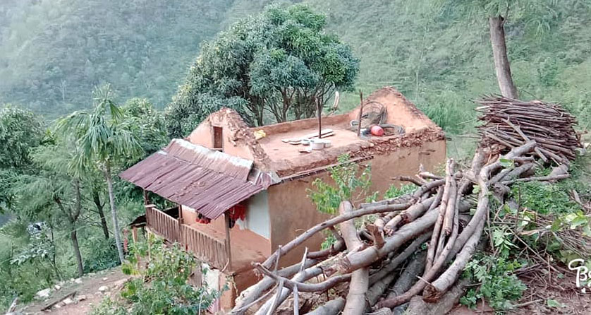 दक्षिणी ललितपुरमा शक्तिशाली हावाहुरी, दर्जनौ घर उडायो, लाखौंको क्षति