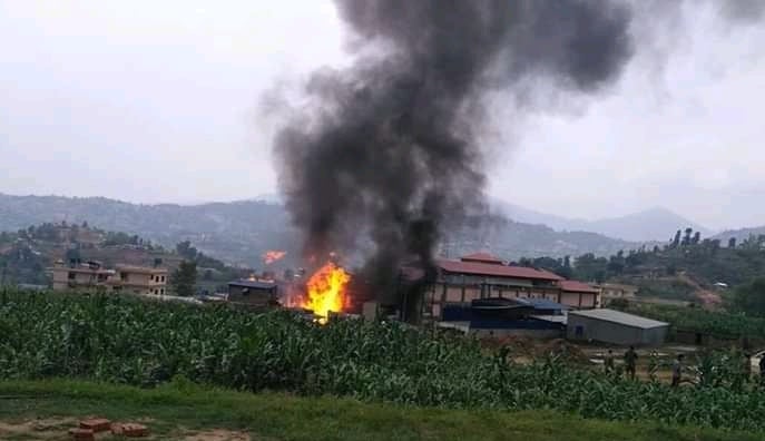 धादिङको धुनिबेसीमा रहेको औषधी फ्याक्ट्रीमा आगोलागी