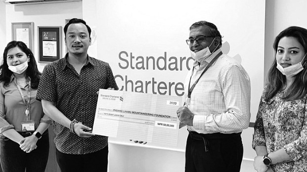 स्ट्यान्डर्ड चार्टर्ड बैंकद्धारा पासाङल्हामु पर्वतारोहण प्रतिष्ठानलाई आर्थिक सहयोग