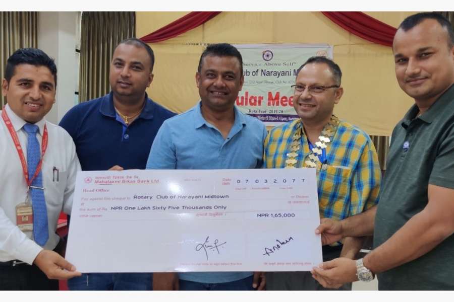 महालक्ष्मी विकास बैंकद्धारा विद्यालयलाई आर्थिक सहयोग