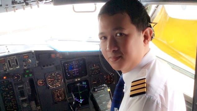 जब जहाजमा उडाउने पाइलट मोटरसाइकलमा पिज्जा बोकेर हुईकिन थाले…