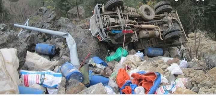 ३९ जना सवार टिपर कालिगण्डकीको भिरमा दुर्घटनाग्रस्त, तीन जनाको शव भेटियो