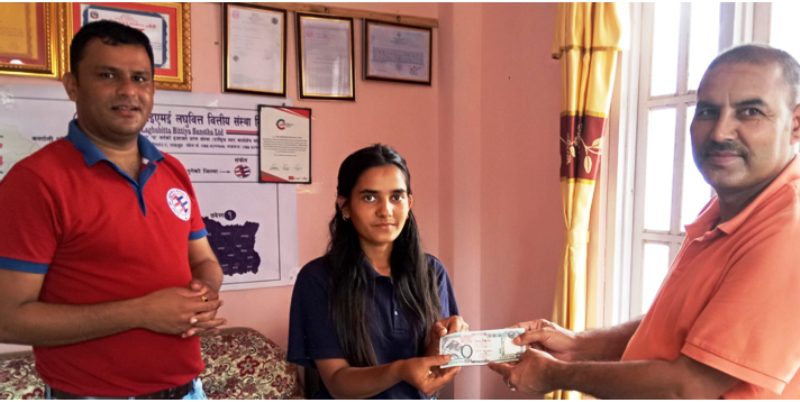 ग्लोबल आइएमई लघुवित्तद्धारा छात्रवृत्ति प्रदान