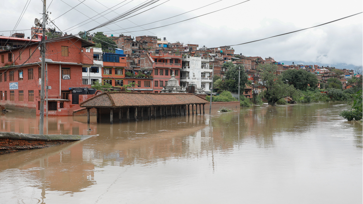 काठमाडौंको टोखामा दुई जनालाई पहिरोले पुर्यो