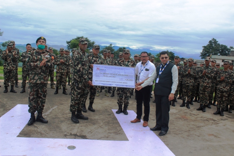 मेगा बैंकद्धारा मृतकको परिवारलाई बीमा वापतको ७ लाख रुपैयाँ हस्तान्तरण