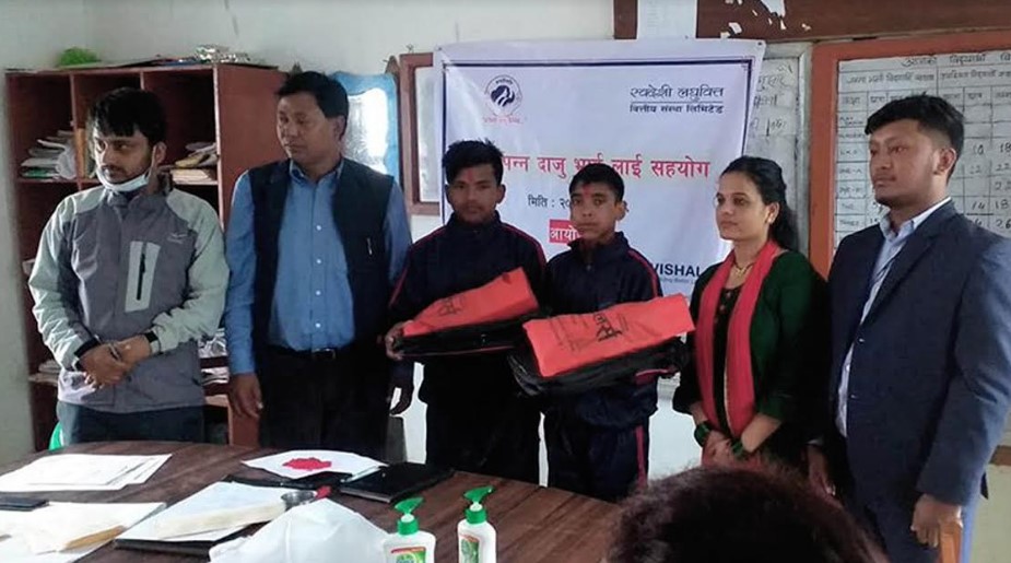 विपन्नलाई स्वदेशी लघुवित्त तथा विशाल ग्रुपको सहयोग