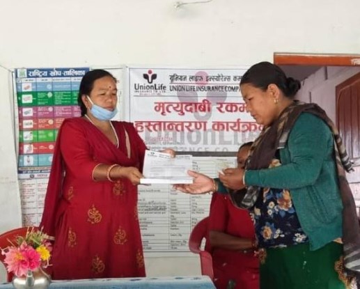 यूनियन लाइफद्धारा १४ लाख रुपैयाँ बीमा दाबी भुक्तानी