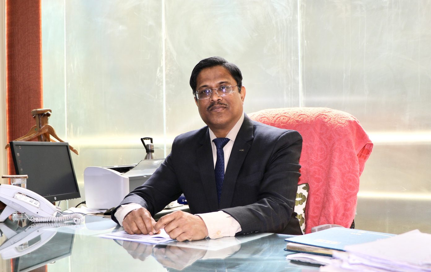 एलआइसी नेपालकाे प्रमुख कार्यकारीले लिए रु. १ कराेड तलबभत्ता