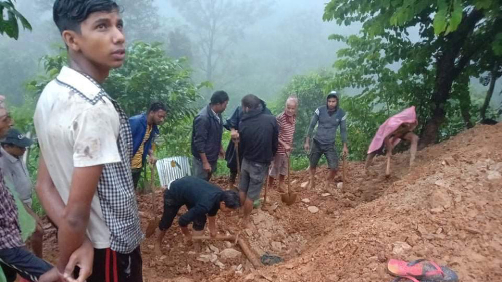 देशैभरि बाढी–पहिरोको बितण्डा, ललितपुरमा दुई वटा टिपर पुरियो, लाखौंको बीमा दावी पर्ने