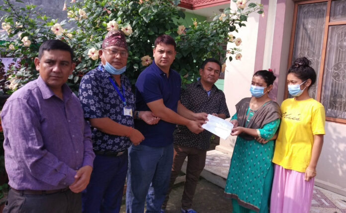 एलआइसी नेपालद्धारा मृतकको परिवारलाई ४१ लाख ५४ हजार रुपैयाँ दाबी भुक्तानी