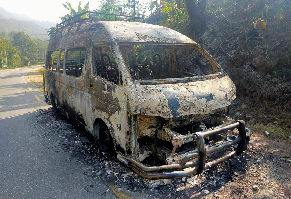 महेन्द्र राजमार्गमा गुडिरहेको बसमा आगोलागी, बीमा दावी पर्ने