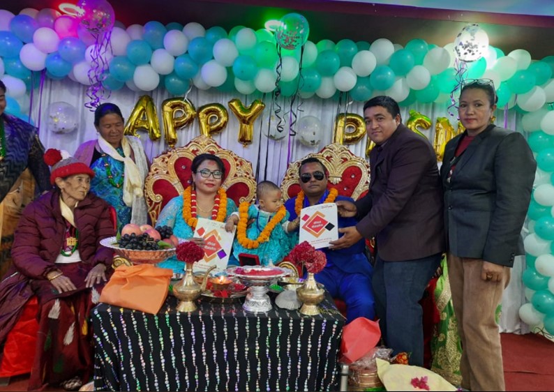 अन्नप्राशनको अवसरमा एक करोडको बीमा पोलिसी उपहार