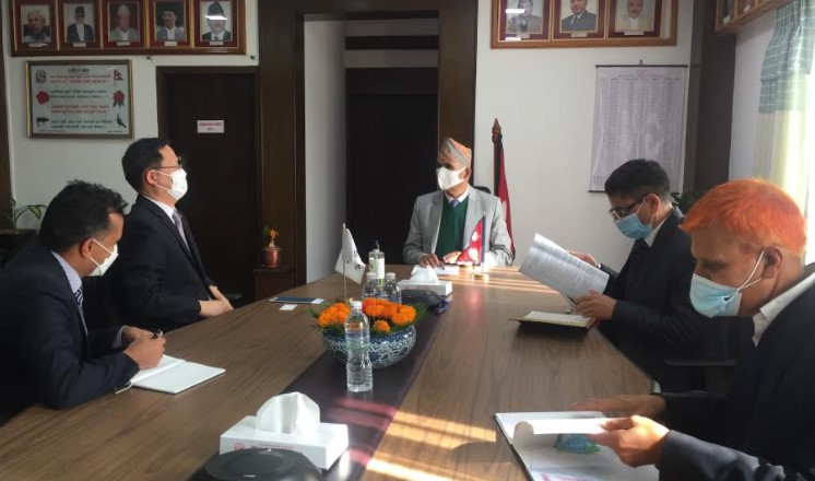 अर्थमन्त्री पौडेल र नेपालका लागि कोरियाका राजदूत योङसिकबीच भेटघाट