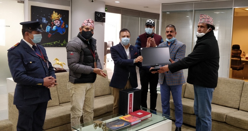 हिमालयन बैंकद्धारा भूतपूर्व सैनिक सेवा समाजलाई सहयोग