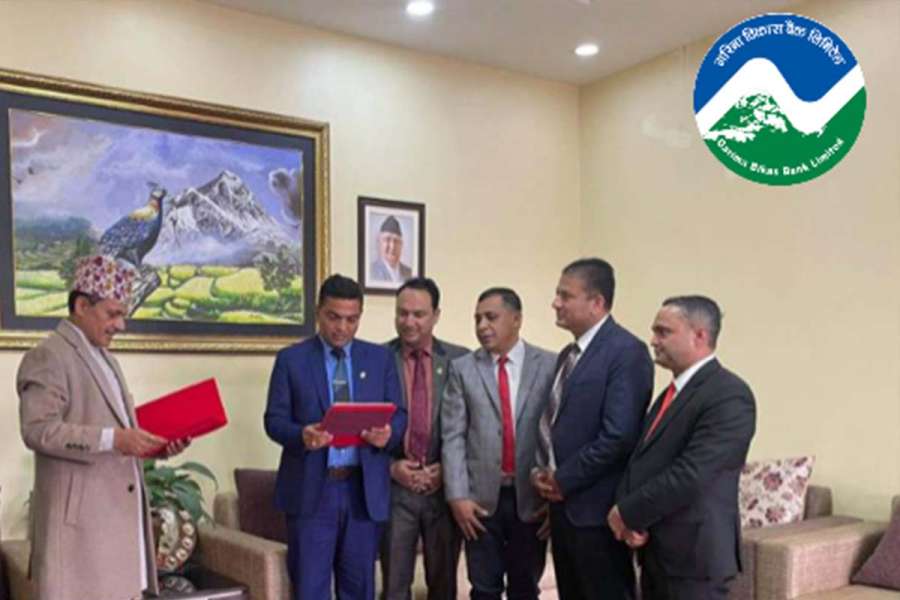 गरिमा विकास बैंकका अध्यक्ष बस्यालले लिए सपथ
