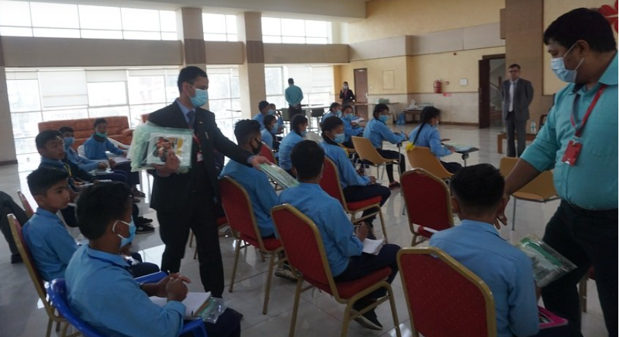 सिन्धुपाल्चोकका ४८ विद्यार्थीद्धारा प्रभु बैंकको प्रधान कार्यालयको अवलोकन भ्रमण