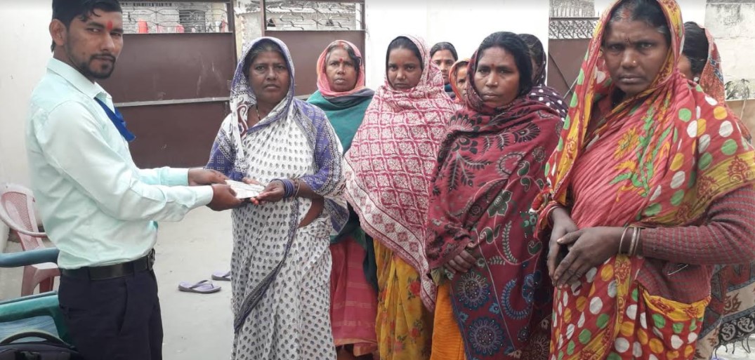 घरेलु लघुवित्तद्धारा बाराका पिडित परिवारलाई काजक्रिया खर्च बराबरको रकम भुक्तानी