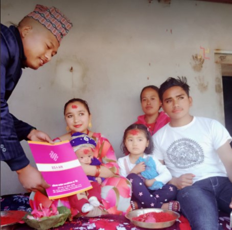 अन्नप्राशनको अवसरमा १० लाखको बीमा पोलिसी उपहार