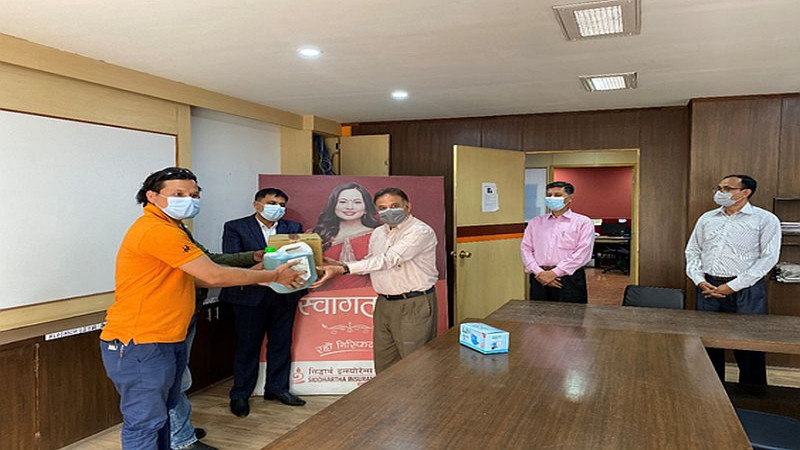 सिद्धार्थ इन्स्योरेन्सद्धारा ट्राफिक प्रहरी महाशाखालाई सहयोग