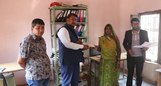 मिर्मिरे लघुवित्तद्धारा आगलागीबाट प्रभावित सदस्यहरुलाई राहत प्रदान