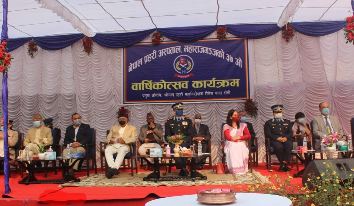 राष्ट्रिय वाणिज्य बैंकद्धारा प्रहरी अस्पताललाई क्यूआर कोड र पोस मेसिन हस्तान्तरण