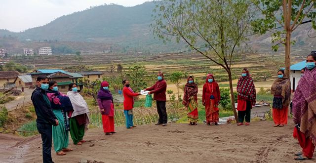 मिर्मिरे लघुवित्तद्धारा क्यान्सर रोग पिडितलाई आर्थिक सहयोग