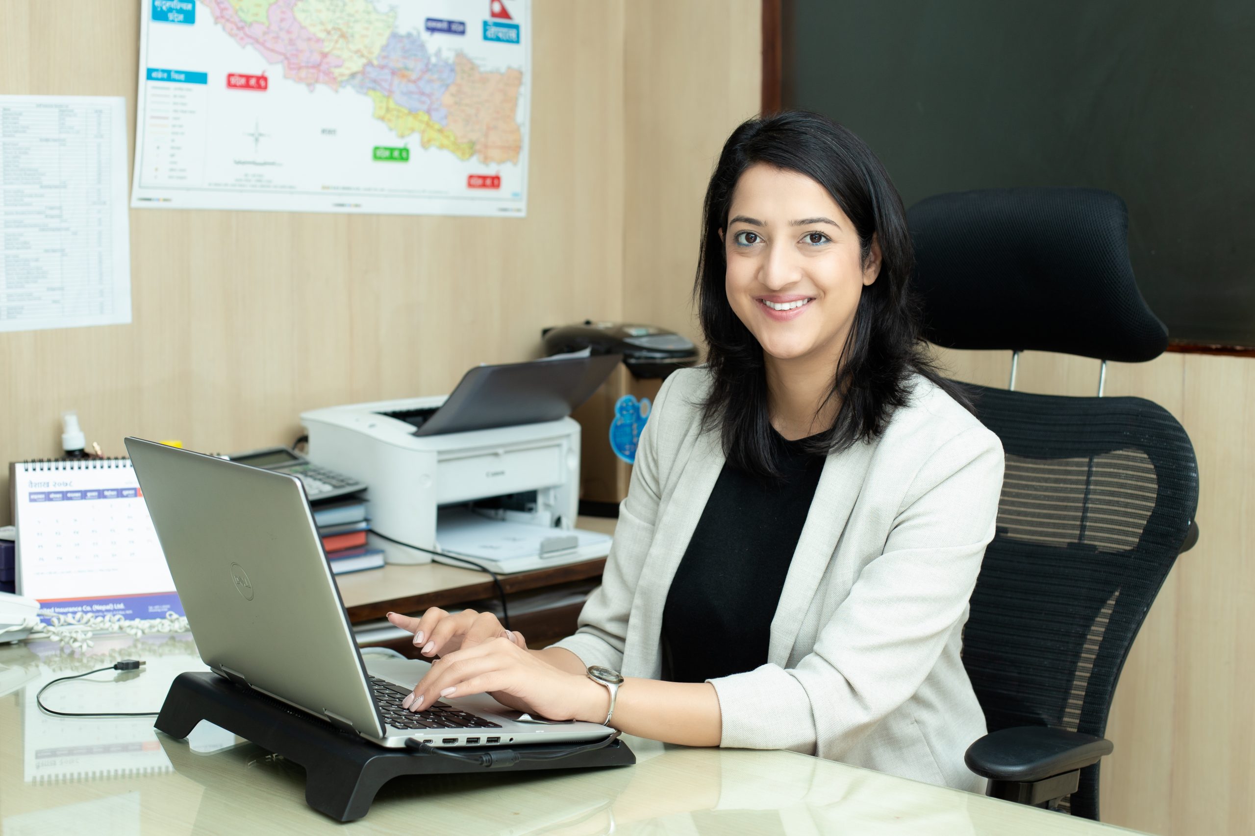 बीमा क्षेत्रको पहिलो महिला सिइओको ताज पाउन सफल उपासना पौडेलको लोभलाग्दो करिअर
