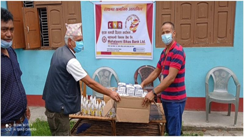 महालक्ष्मी विकास बैंकद्धारा स्वास्थ्य सामग्री सहयोग